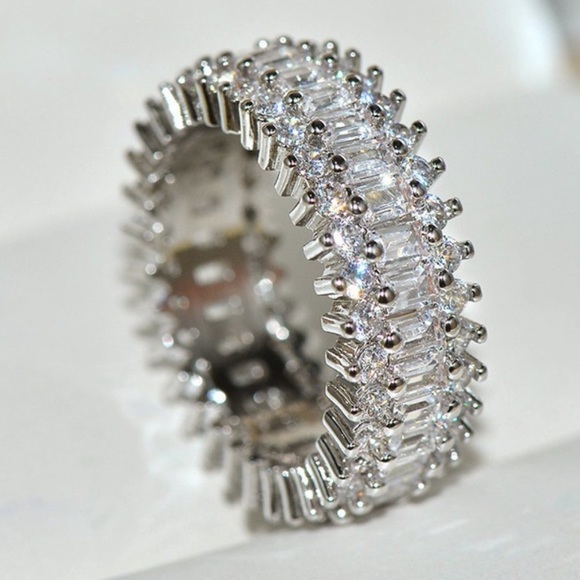 NEW💍18K Gold Baguette Round Diamond Ring - Picture 6 of 6